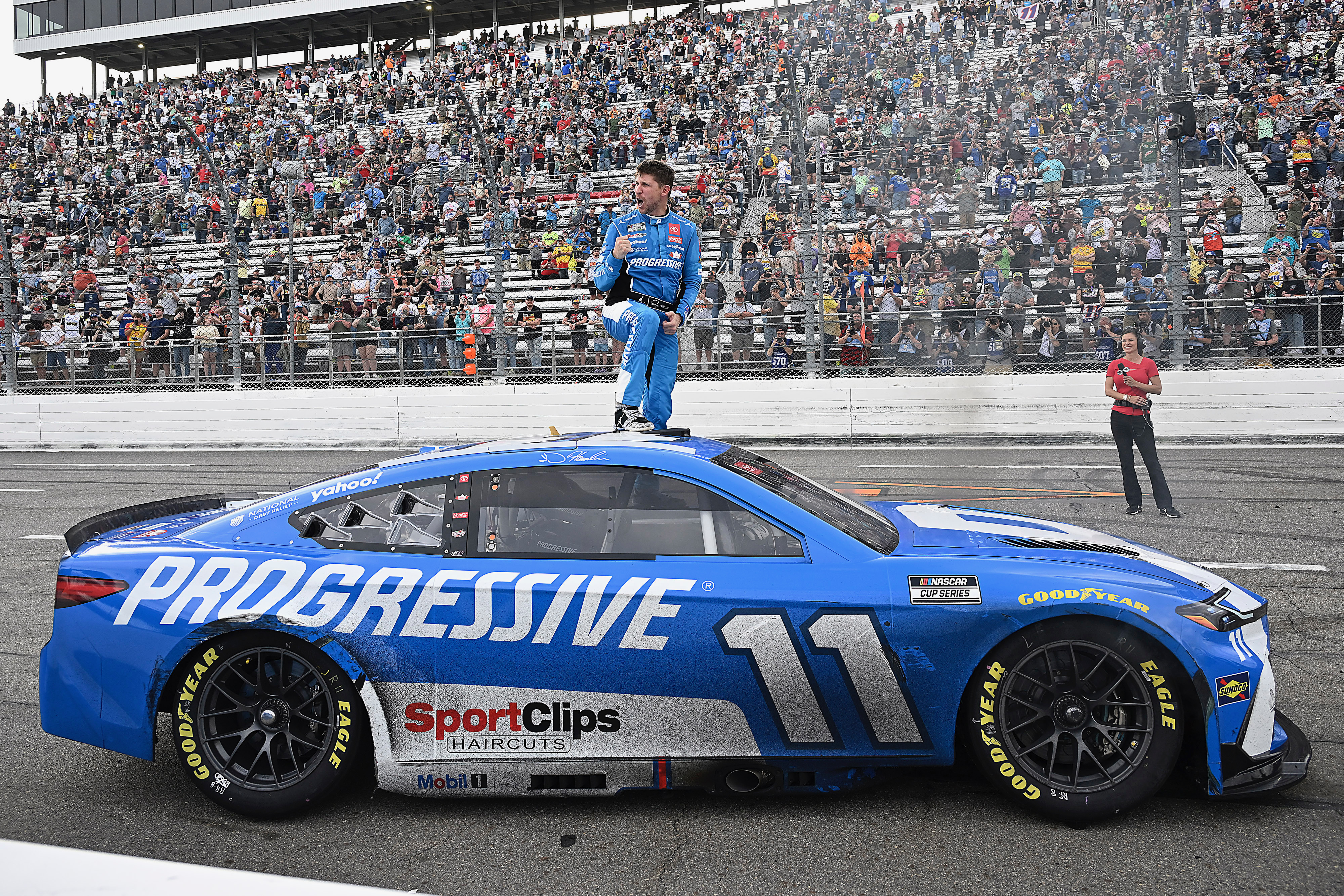 #11: Denny Hamlin, Joe Gibbs Racing, Progressive Toyota Camry