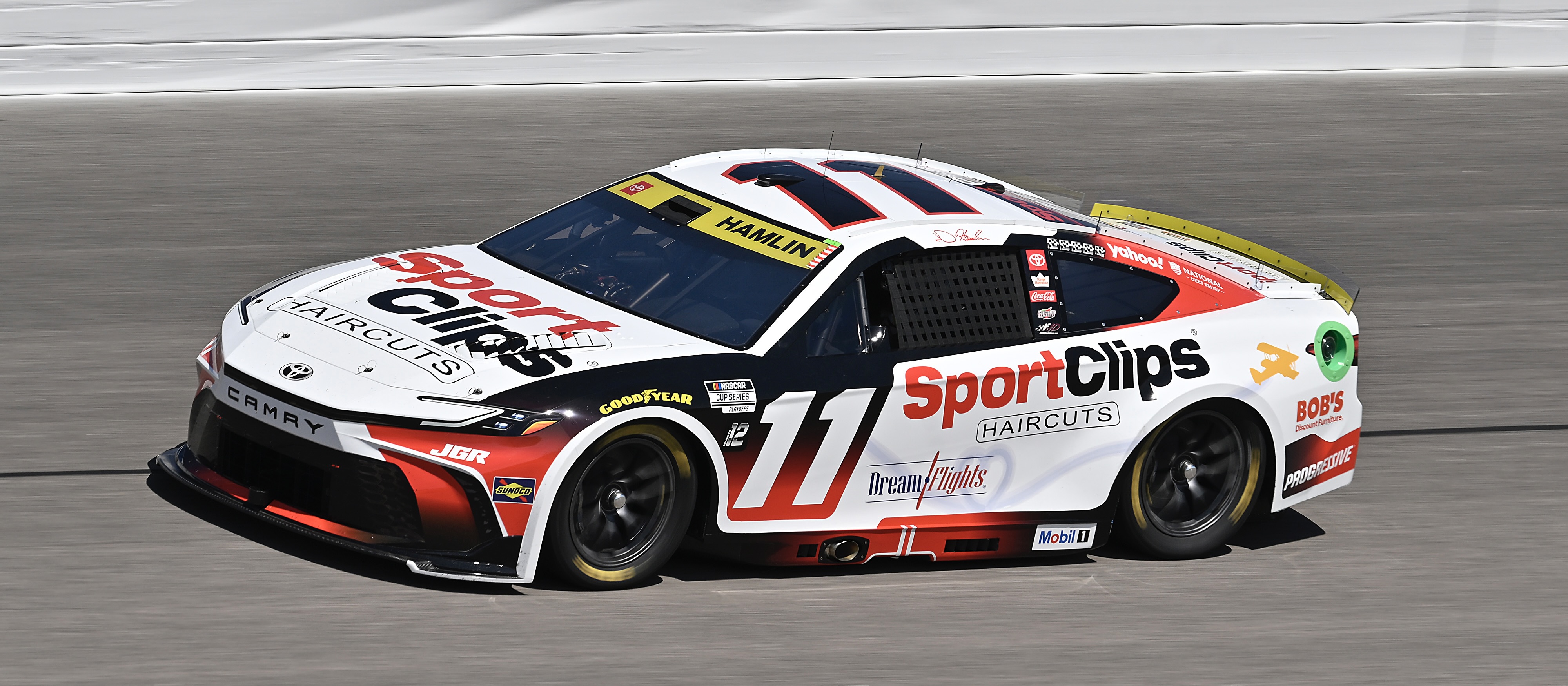 #11: Denny Hamlin, Joe Gibbs Racing, Sport Clips Haircuts Toyota Camry