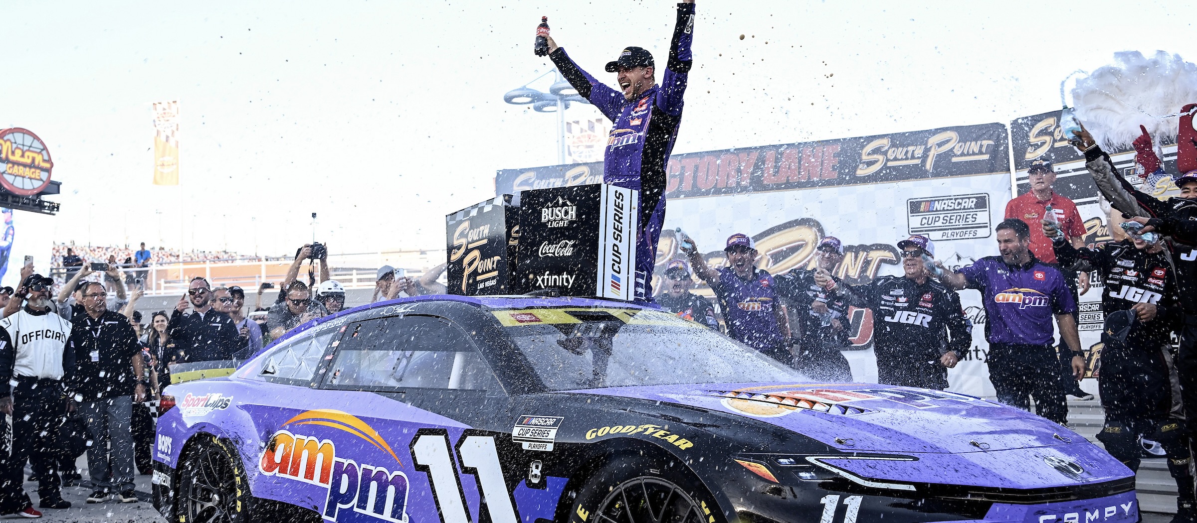 #11: Denny Hamlin, Joe Gibbs Racing, ampm Toyota Camry