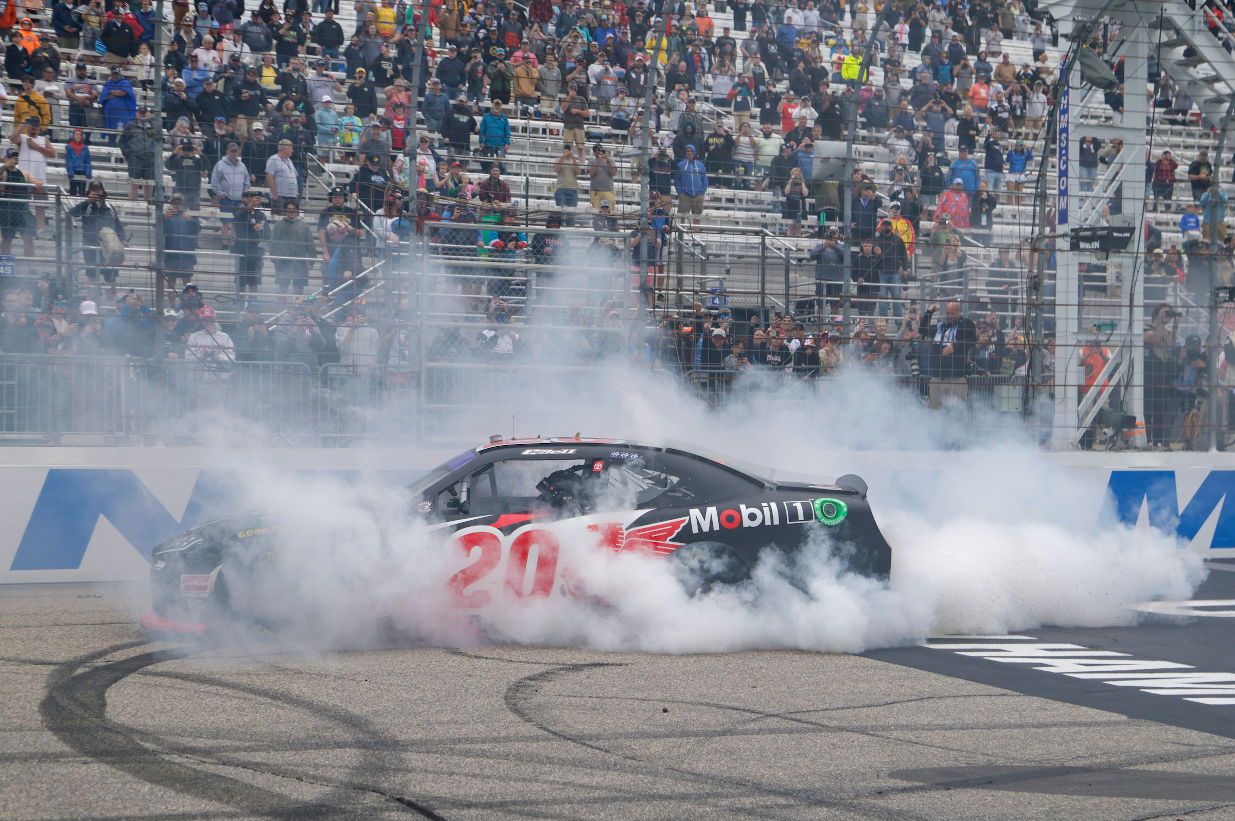#20: Christopher Bell, Joe Gibbs Racing, Mobil 1 Toyota Supra